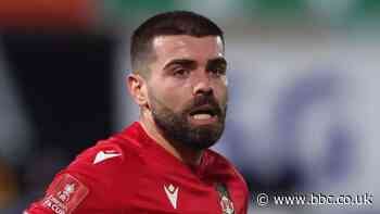 Wrexham 2-1 Chesterfield: Dragons move to top of National League