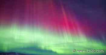 With Northern Lights on Full Blast, Pilot Circles Plane to Give Passengers a View     - CNET