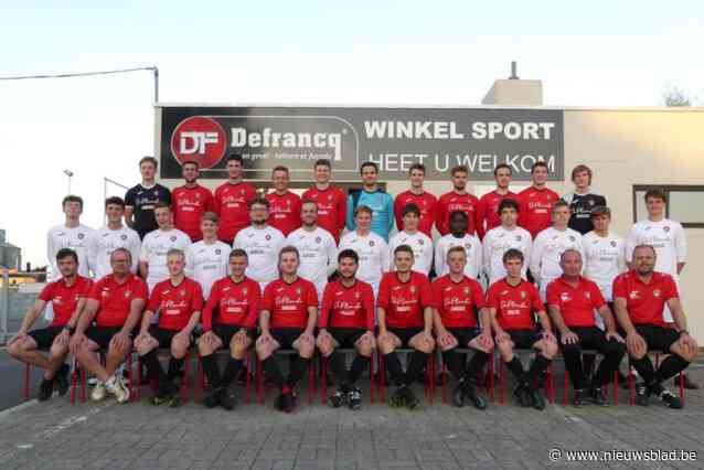 Winkel B-doelman Miel Vandenbussche eert zijn overleden voorganger: “Ik weet zeker dat Arne Espeel ons van hierboven blijft volgen”