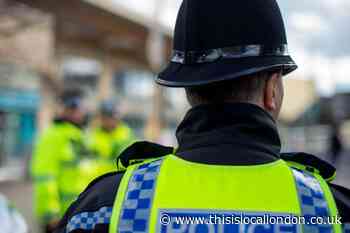 Ewell Amis Avenue: Man robbed of £3,000