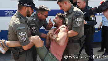 Justizreform in der Knesset: Drinnen Zustimmung, draußen Protest