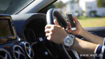 Am Steuer eine Nachricht schreiben – schon steigt das Unfallrisiko enorm