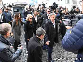 Chi è Raffaella Mennoia, l'amica di Maria De Filippi sempre accanto a lei