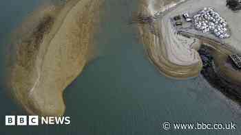 Shifting Solent sandbank near Hurst Spit prompts warning