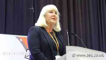 Swindon council chief executive to step down