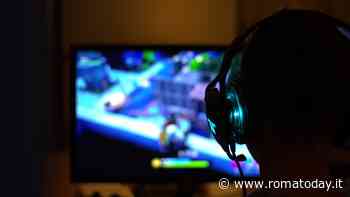 Gioca alla Playstation con le cuffie e non si accorge dei ladri dentro casa