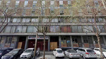 Gualtieri vuole acquistare due edifici occupati. La destra sul piede di guerra