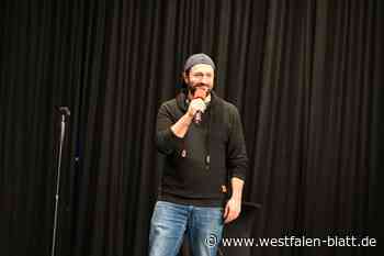 Lübbecke: Suleiman Masomi präsentiert Programm „kunterbunt & farbenblind“