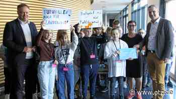 Stiebritzer Grundschüler fordern im Landtag eine neue Turnhalle