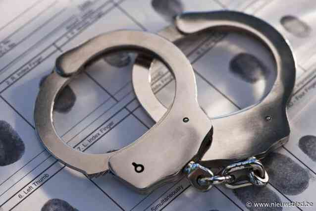 Studente die gewond raakte in commissariaat vrijgesproken voor weerspannigheid: “Arrestatie gebeurde op onwettige wijze”