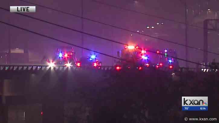 18-wheeler crash blocks northbound I-35 upper deck