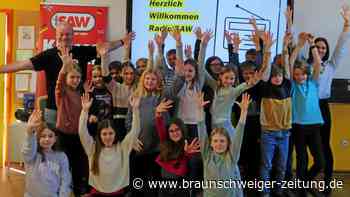 Schüler aus dem Kreis Helmstedt sprechen Songtexte im Radio ein