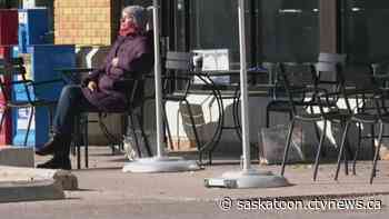 Saskatoon considers updated guidelines for sidewalk café and parking patios