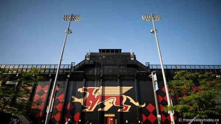 Guelph Gryphons teammates prepared to battle at CFL combine