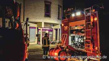 Banküberfall mit zwei Verletzten - drei Täter auf Flucht