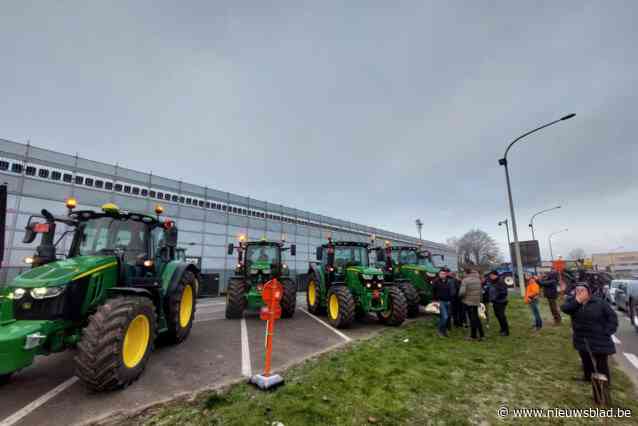 Landbouwers verzamelen voor betoging in Brussel: “Veel investeren maar toekomst blijft onzeker”