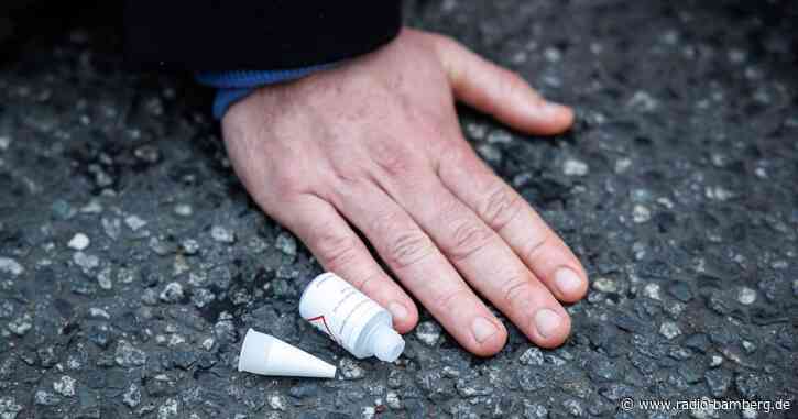 Autofahrerin fährt Klimaaktivisten in Bremen an