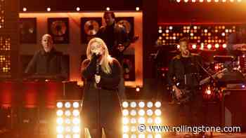 Kelly Clarkson Continues Hot Streak With Death Cab for Cutie ‘You Are a Tourist’ Cover