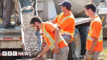 Building giant CRH chooses US over London in blow to UK