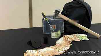 I ladri d'appartamento in fuga con una cassaforte smurata