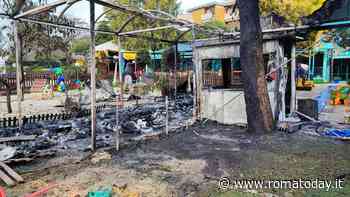 Incendio a Talenti, in fiamme il parco giochi