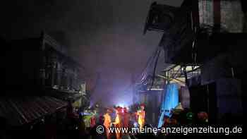 Schon 17 Tote nach Brand in Benzindepot in Jakarta