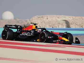 F1, Verstappen conquista la pole in Bahrain. Ferrari in seconda fila con Leclerc e Sainz