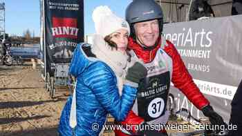 Prominente fahren Hundeschlitten-Rennen für guten Zweck