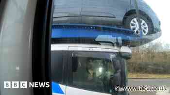 Lorry driver uses elbow to steer car transporter on M40