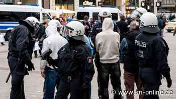 Hamburger Innenstadt: Frustrierte Jugendliche attackieren Polizei am Mönckebergbrunnen