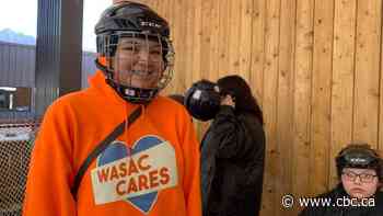 Indigenous youth learn to skate alongside NHLers in Headingley, Man.