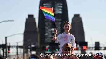 Sydney: WorldPride endet mit Marsch über die Harbour Bridge