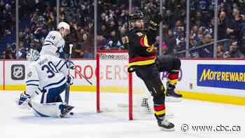Canucks score back-to-back short-handed goals in 3rd period to beat Maple Leafs