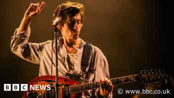 Arctic Monkeys to top the bill at Glastonbury