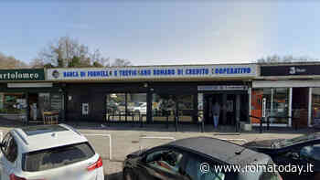 Spaccata in banca, banda dell'ariete in fuga a mani vuote