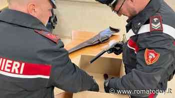 La cantina dove si producono illegalmente silenziatori per pistole e si riparano armi