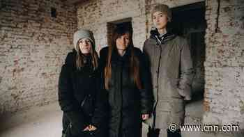 World champion boxer's part in rebuilding Ukraine -- one home at a time