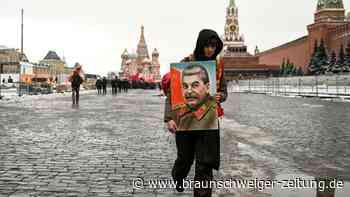 Aufmarsch zum 70. Todestag Stalins in Moskau