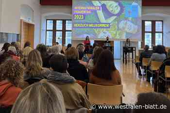 Poetry-Slam, Impulsvortrag und angeregte Diskussion im Rathaus