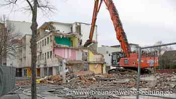 Bagger machen Ex-McDonald’s am Wolfsburger Nordkopf platt