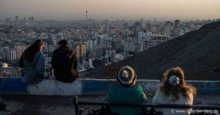 Irans Frauen trotzen der Kopftuchpflicht