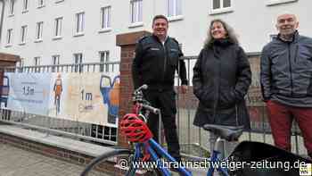 Banner soll Rücksicht auf Radfahrende in Wolfenbüttel bewirken