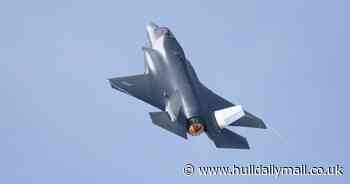 US stealth fighter roars over Hull at 500mph