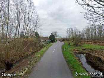 Ambulance met grote spoed naar de Winkeldijk in Abcoude