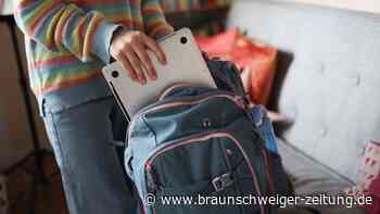 Junge Menschen blicken optimistisch in digitale Zukunft