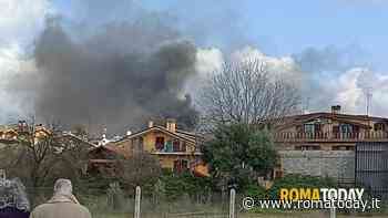 VIDEO | Guidonia, ultraleggeri si scontrano in volo e precipitano: due morti