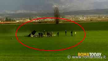 Aerei militari precipitano tra le case: due morti