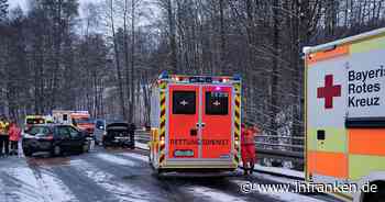 Warmensteinach: Fünf Kinder bei Autounfall auf spiegelglatter Straße verletzt - Rettungshubschrauber im Einsatz