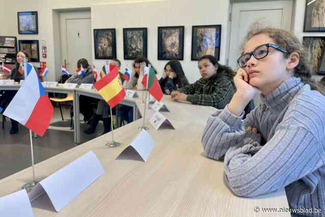 Leerlingen van verschillende scholen leren bij over Europa en natuur in De Averegten