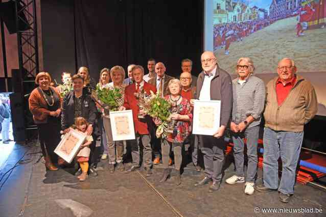 Persprijzen voor Sintemettencomité, Nut en Vermaak en pijndersdeken op rust